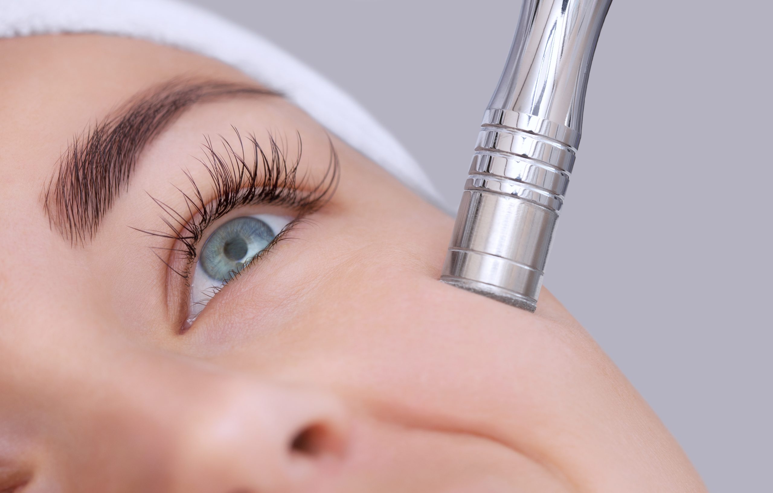 The Cosmetologist Makes The Procedure Microdermabrasion Of The F